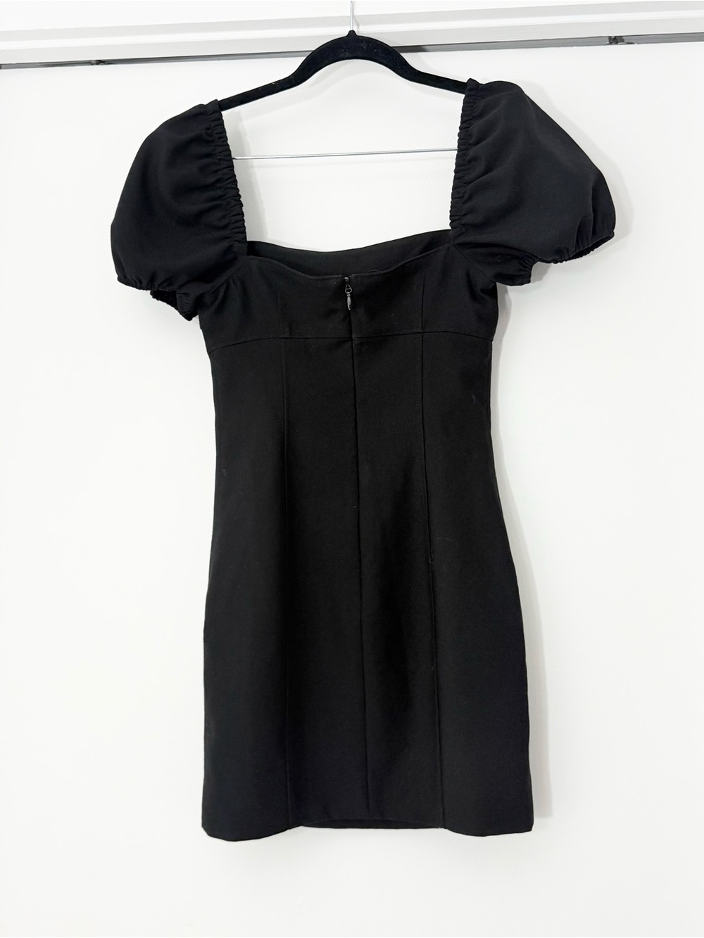 Cinq a Sept Black Havana Mini Dress Puff Sleeve Sz 0 Minimalist Classic Luxury - Picture 8 of 8